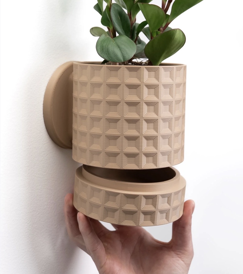 The Echo wall planter
