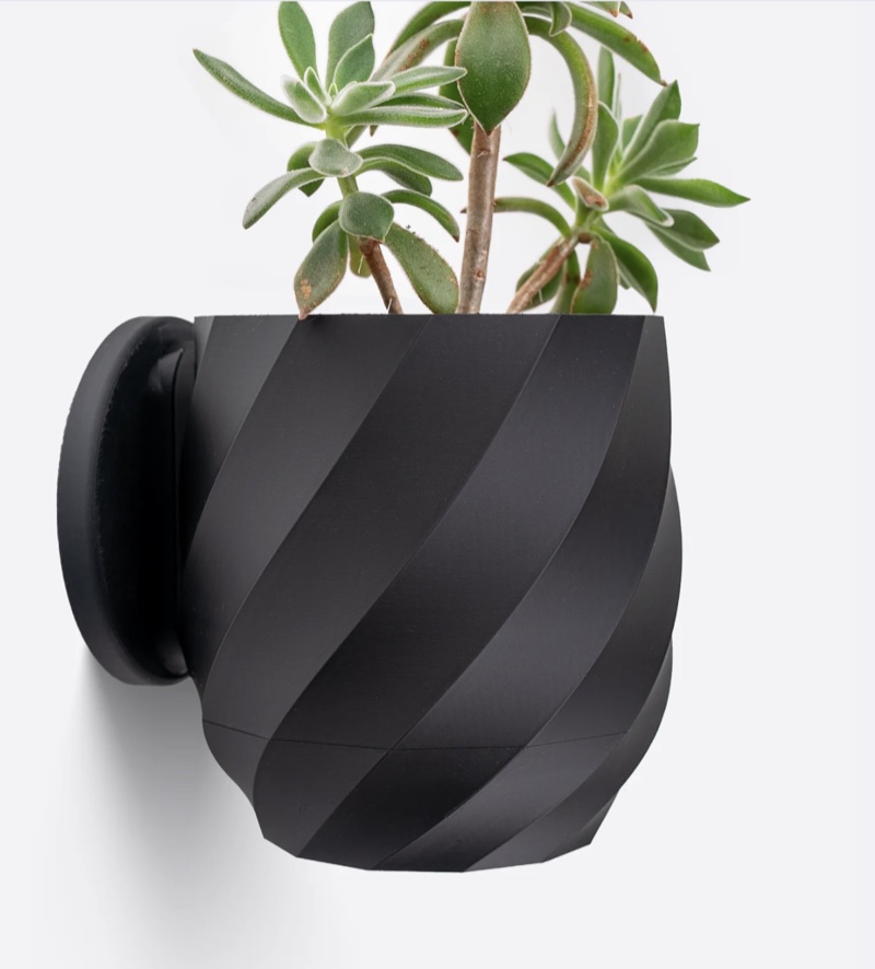 Twister wall planter